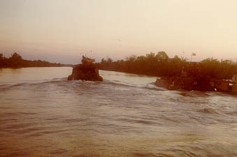 Ambush06.jpg (13380 bytes)